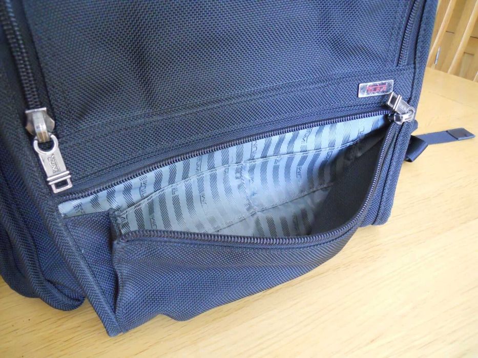 TUMI Mochila de nylon preta com compartimento para laptop, alças ajustáveis (26081D4)