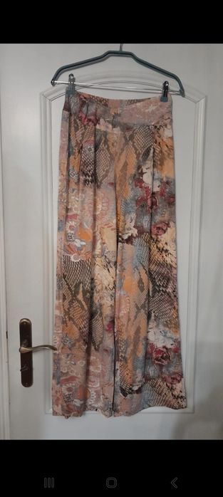 Calças Harém com 2 machos largos à frente e atrás