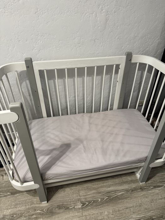 Дитяче ліжечко з маятником + матрац + постіль+подушка,ковдра