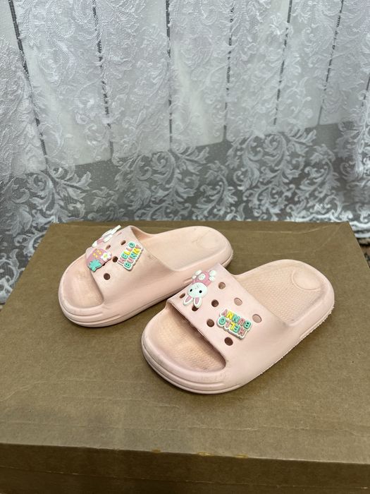 Дитячі тапочки, шльопанці, на дівчинку, 25 розмір.