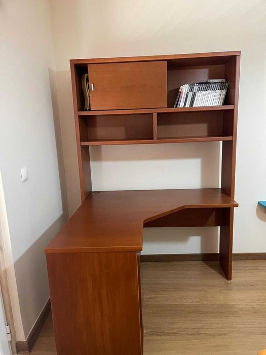 Secretária c/ estante
