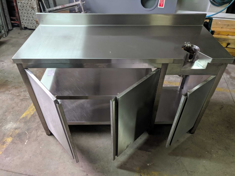 Mesa / bancada em aço inox c/ tulha de borras silenciosa. Como nova