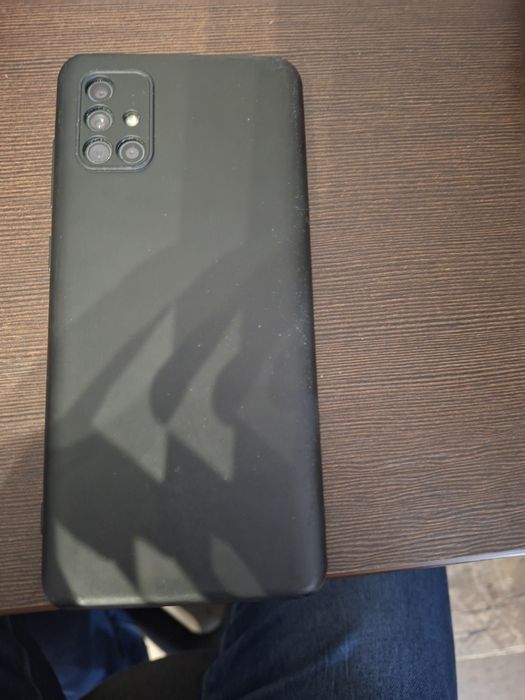 Samsung a 71 z casem czarnym