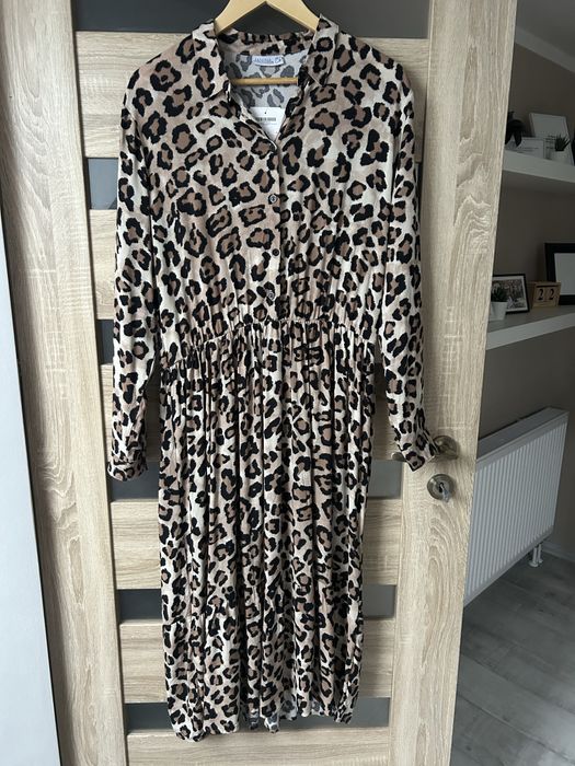 Panterkowa sukienka z kołnierzykiem elegancka wiskoza Nowa z metką