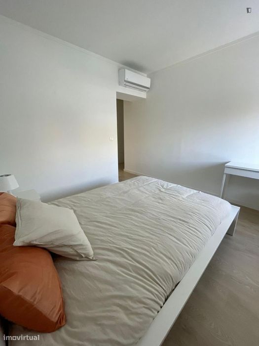 Quarto - localizado em Lumiar Lisbon