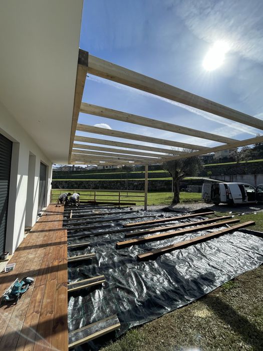 Construcao de areas exteriores em madeira (trabalho profissional)