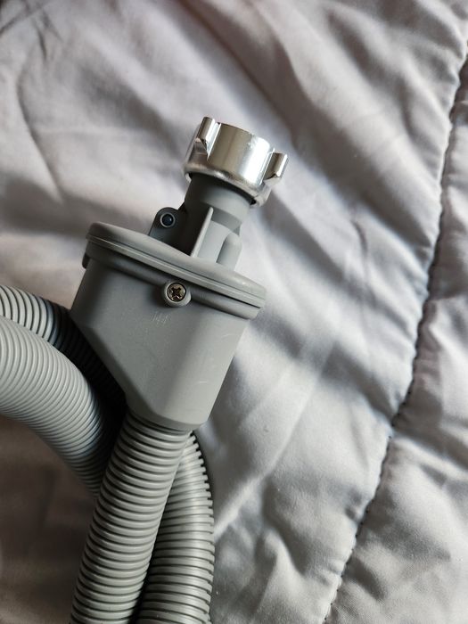 Tubo flexível com filtro para entrada de agua