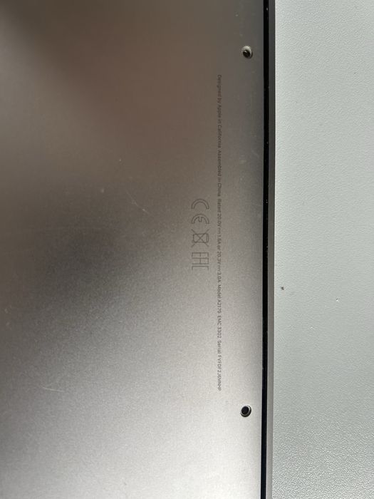 Macbook air 2020 . Цілий дисплей.
