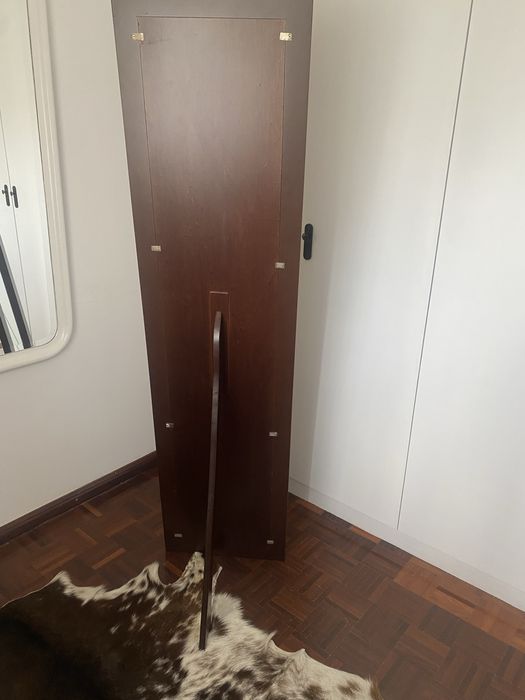 Espelho de pé em madeira lacada