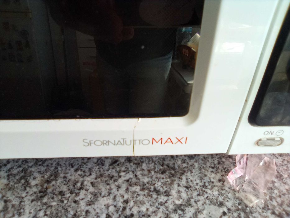 DeLonghi Sfornatutto Maxi Preto