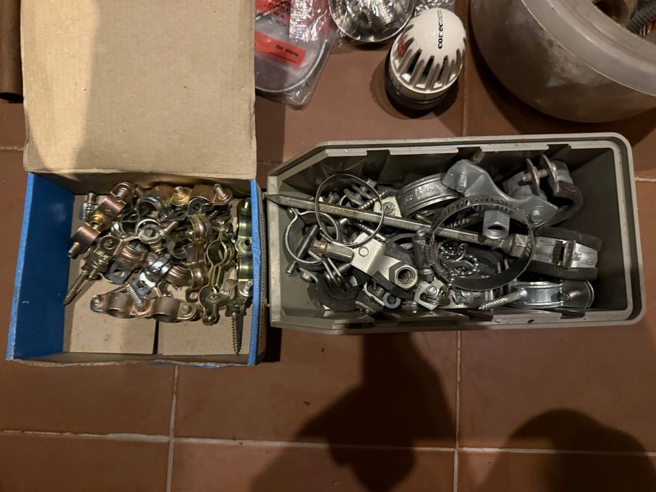 Lote de acessórios de canalização