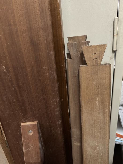 Cama de casal em madeira