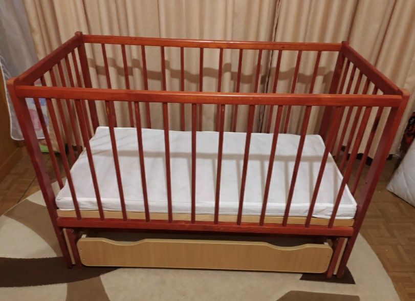 Дитяче ліжечко-колиска