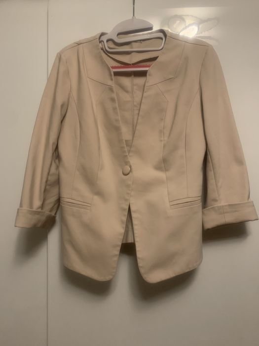 Продам пиджак молочного цвета