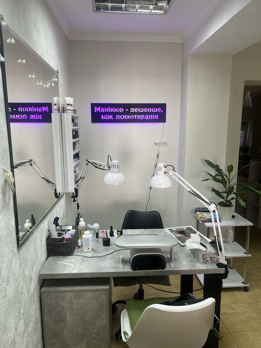 Манікюр. Педикюр. Нарощування нігтів