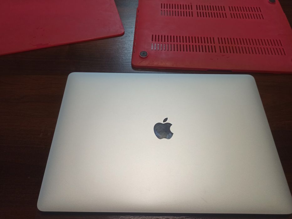 MacBook Pro 15" 2016 i7 16GB SSD 250GB Touch Bar + комплект
