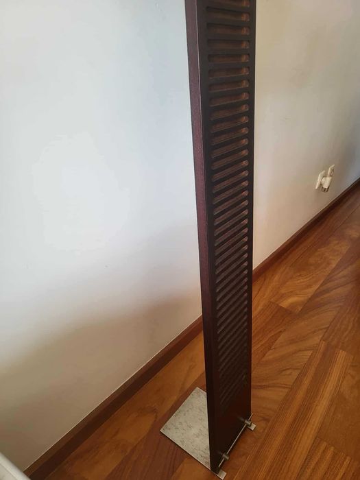 Torre CD's em Madeira Bangue