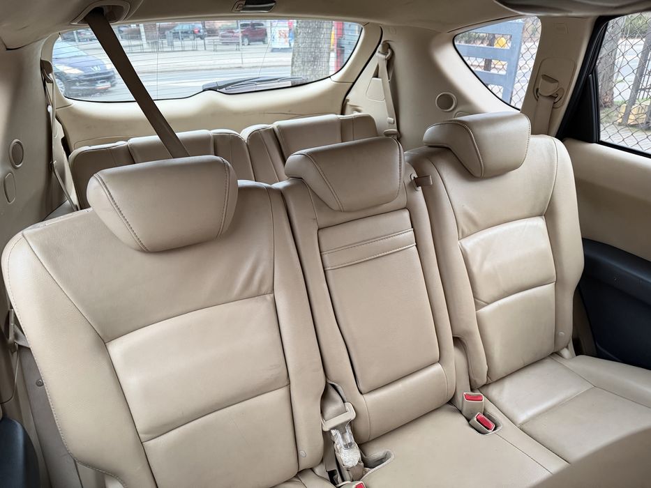 Subatu Tribeca 7 osobowy duze wygodne auto