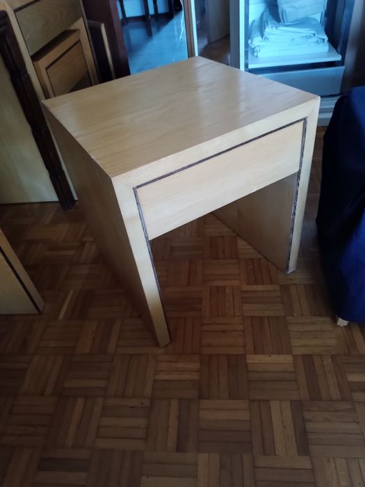 Mesa cabeceira 2 UN.