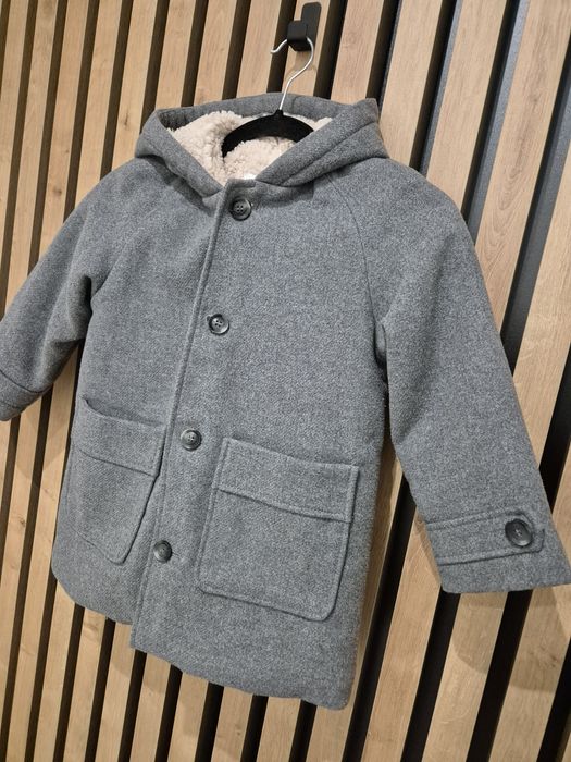 Ciepły,  zimowy płaszcz Zara rozmiar 110. Baranek. Szary. Stan bardzo