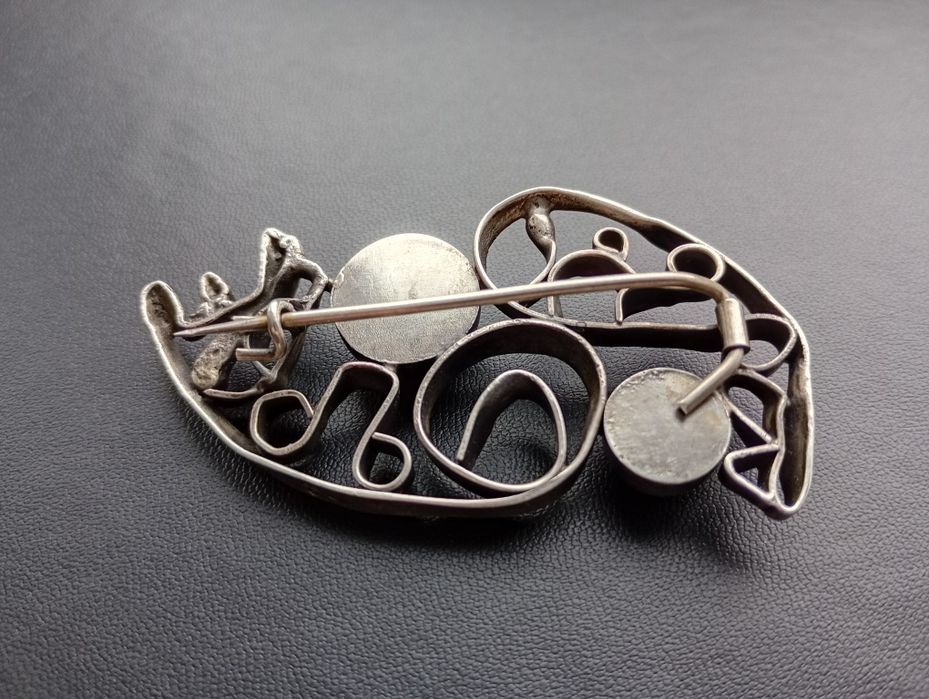 Srebrna duża broszka ORNO bursztyn