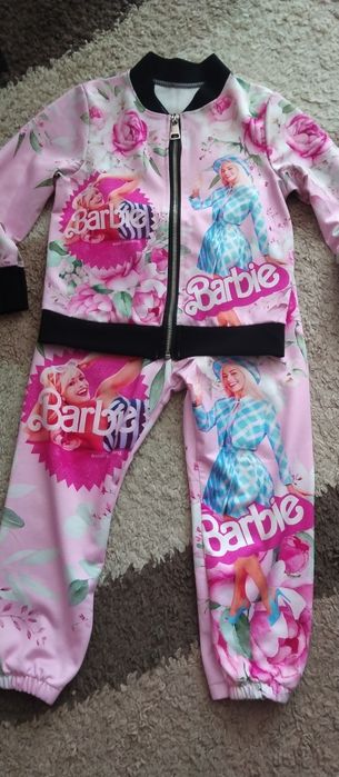 Różowy dres Barbie dla dziewczynki