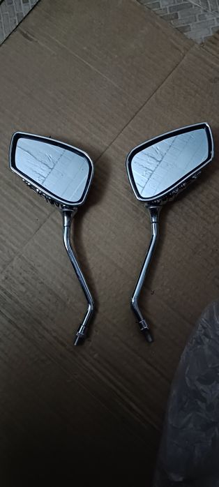 Espelhos para moto e um deflector