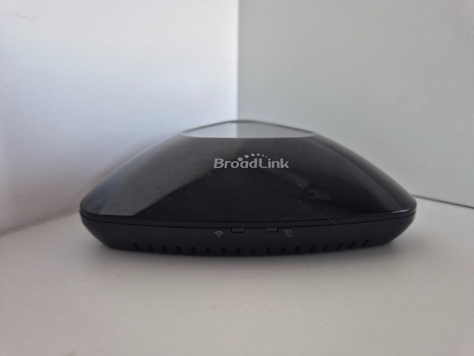Універсальний Wi-Fi пульт Broadlink RM-Pro+ з керуванням зі смартфона