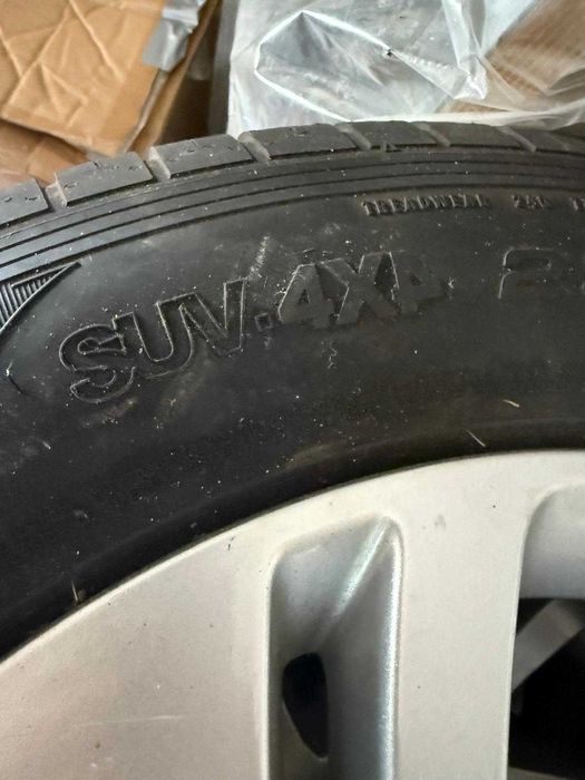 Vendo Pneus EAGLE Novos De origem de Evoke dynamic S /Jantes á parte