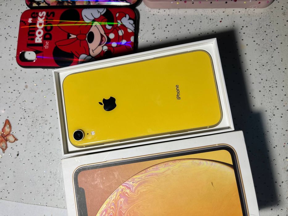 Продам iPhone XR