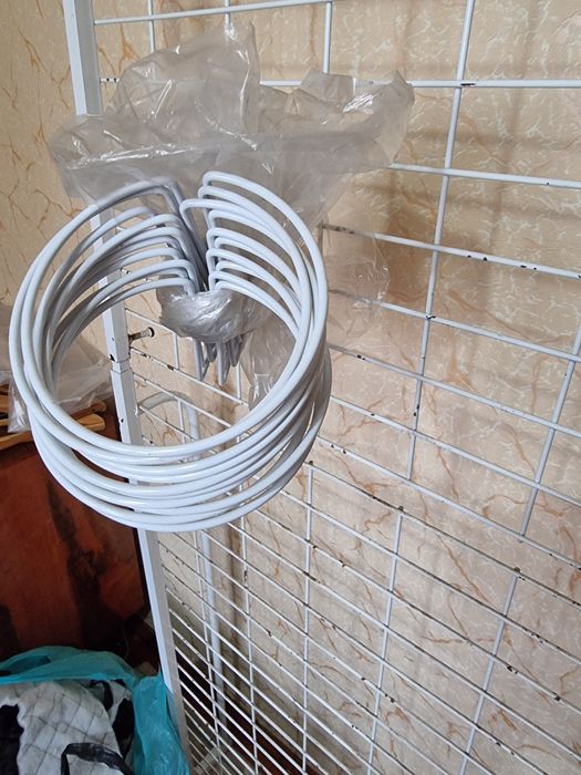 Стойка решітка стенд і ріжки для шапок