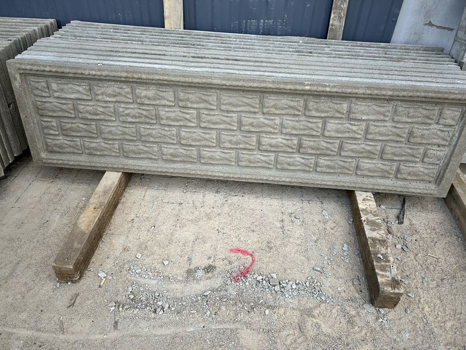 Ogrodzenia . Podmurówki betonowe, słupki leśne,płyty systemowe,