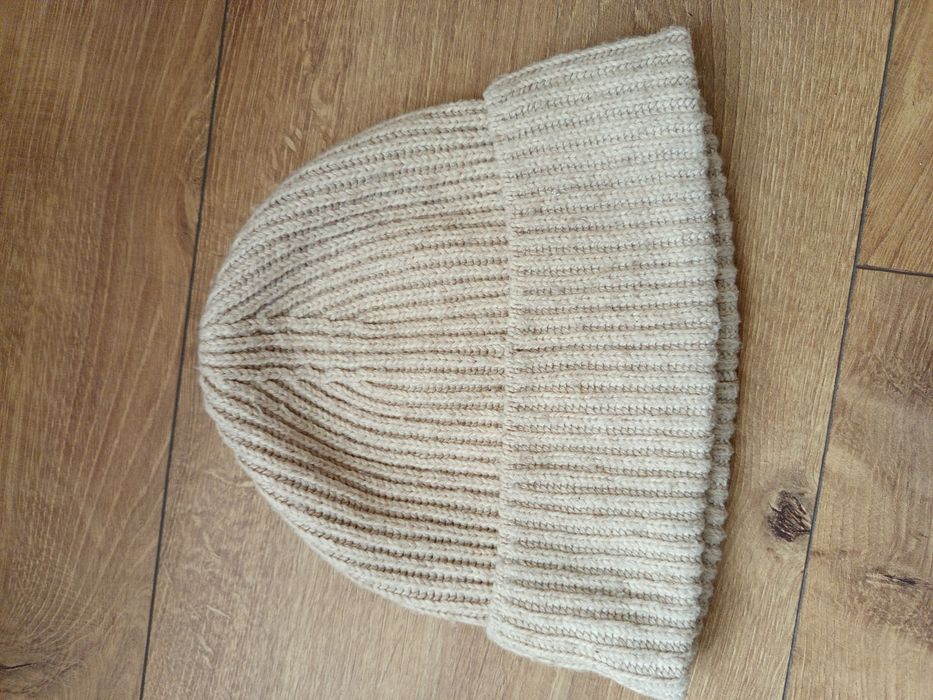 Kremowa czapka H&M