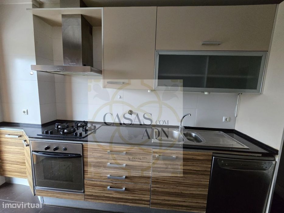 Apartamento T3 situado nas Barrocas em Aveiro.