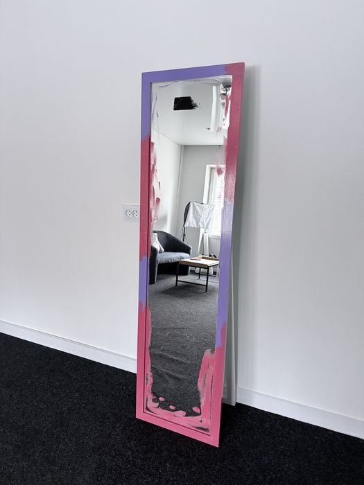 Дзеркало фарбоване в рамі