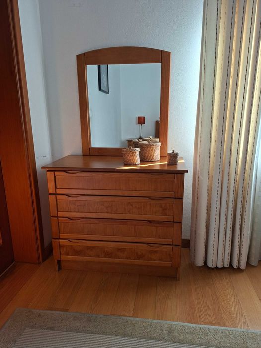 Quarto completo em madeira