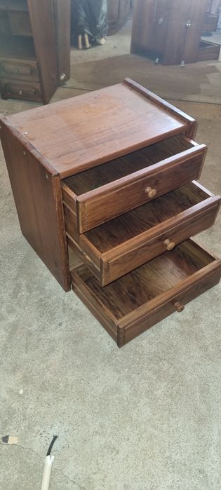 Mesinha de cabeceira