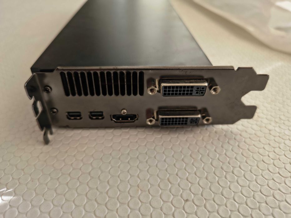 GPU AMD Radeon HD 6950 2GB