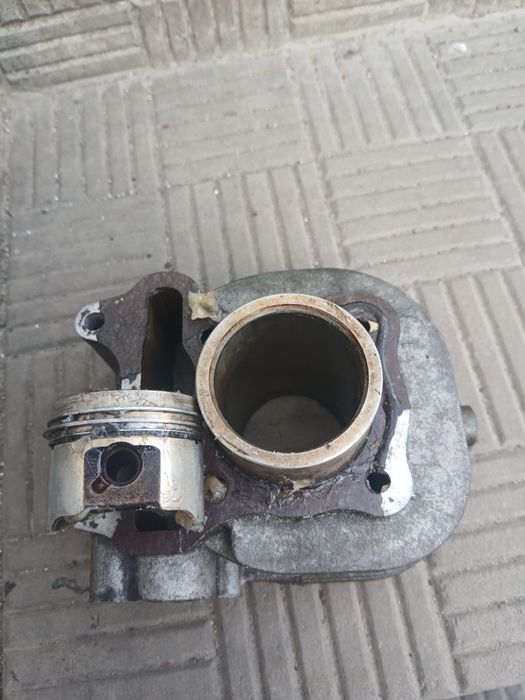 Поршньова Suzuki let's 4