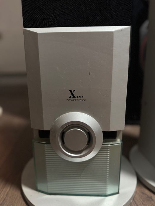 Продам тонкі підлогові колонки X BASS SPEAKER SYSTEM (4 Ом, 15 Вт)