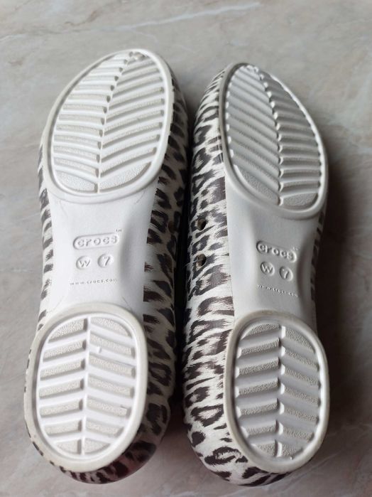 Crocs новые балетки босоножки W7