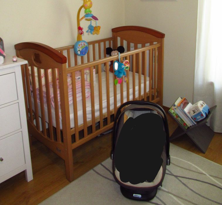 Berço com colchão / Cama de bebé