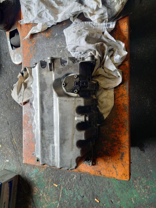 Miska olejowa VW 2.0 tdi Golf VII  kompletna