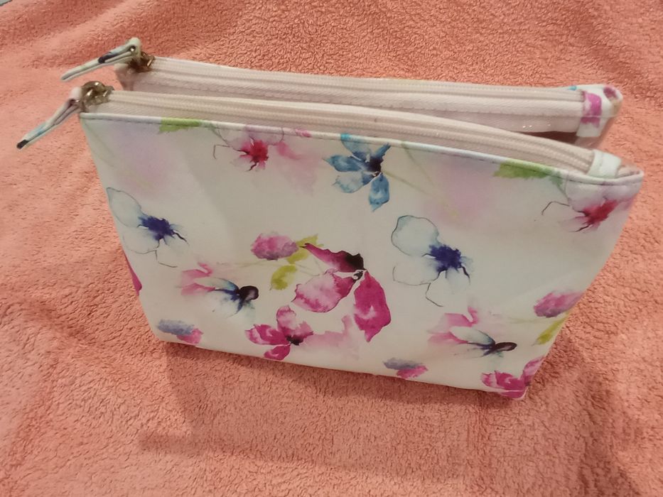 Organizador de maquilhagem, esteja ou não em viagem - 3 compartimentos