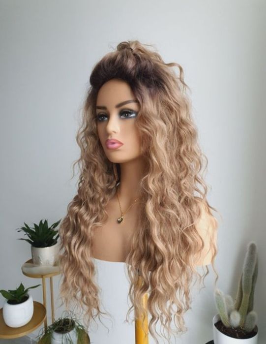 Peruka fale loki blond z odrostem 3DNowa peruka wykonana z wysokiej ja
