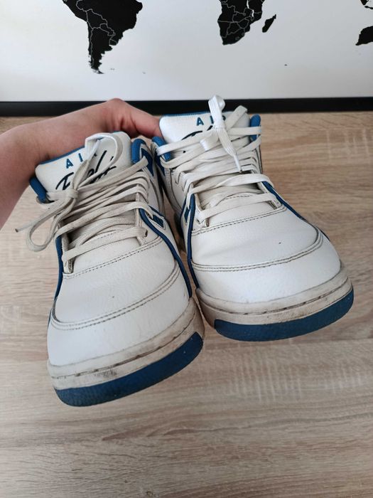 Nike Air Flight 89 białe buty sportowe z niebieskimi elementami 42