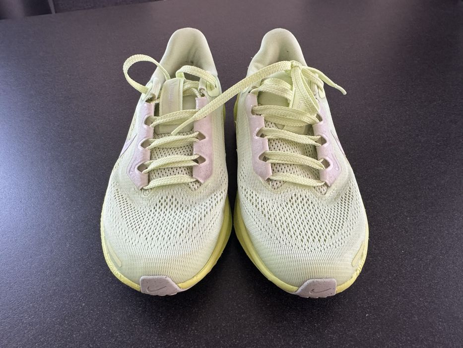 Продам детские кроссовки Nike