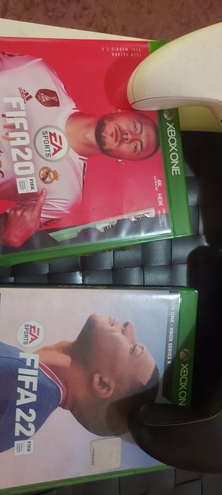 Xbox One S 500 GB com jogos e comandos