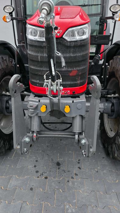 Massey Ferguson 5712M
