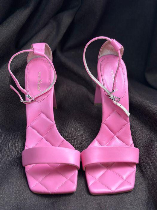 Рожеві босоніжки,40-41р